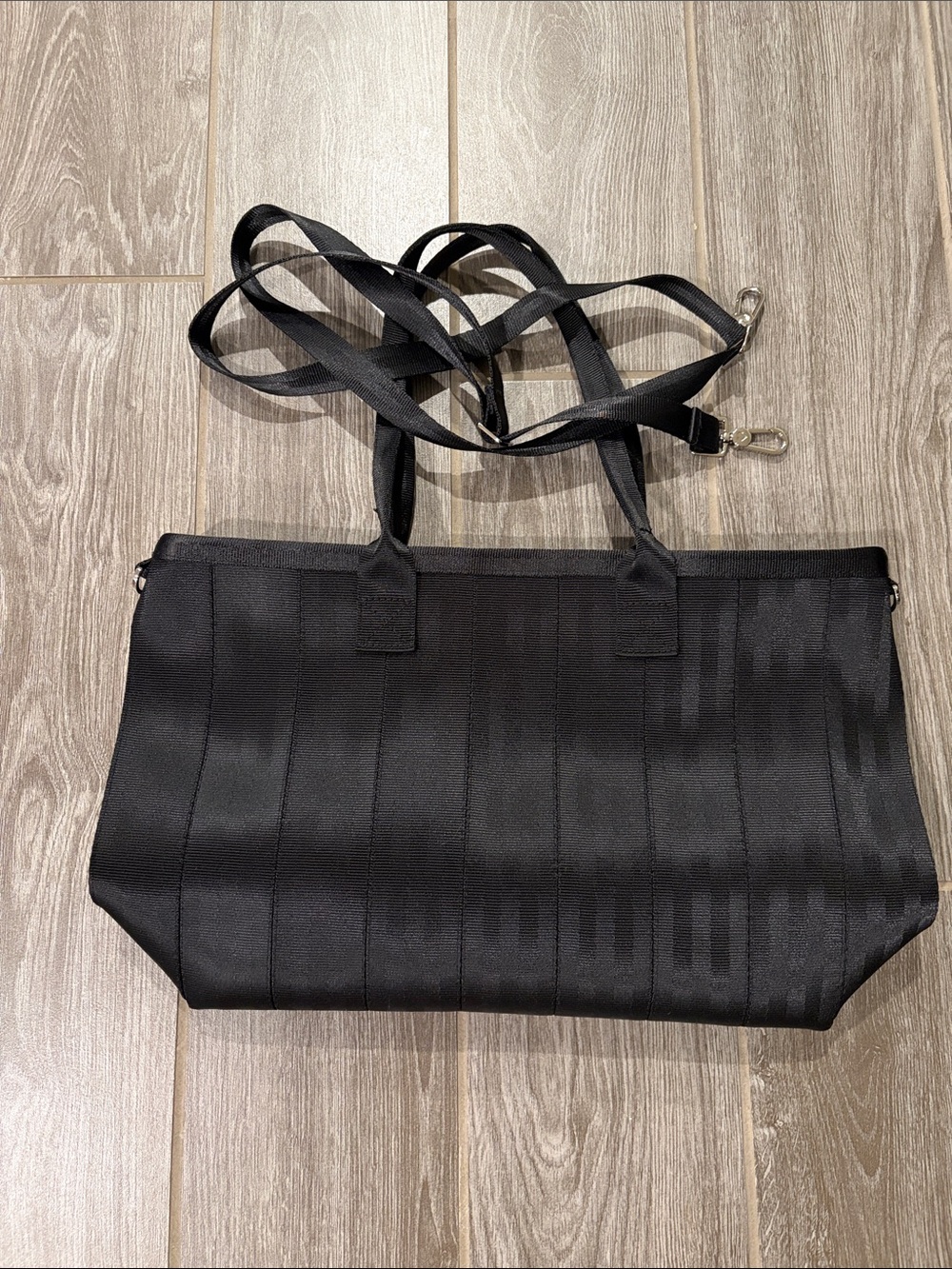 Harvey’s Vertical Streamline Tote EUC